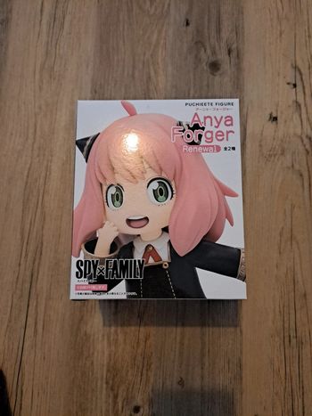 Anya Forger spy x family figurine taito