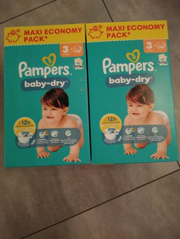 Lot de 2 cartons de couches Pampers baby dry taille 3