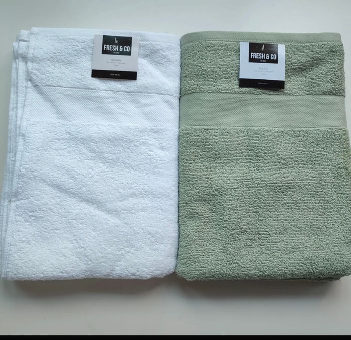 Lot* de 2 grosses serviettes de bain 100% coton blanc et vert sauge de 70 x 140 cm, Fresh & Co