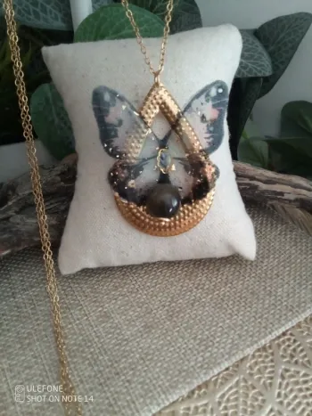 Collier papillon noir avec pierres obsidienne oeil céleste