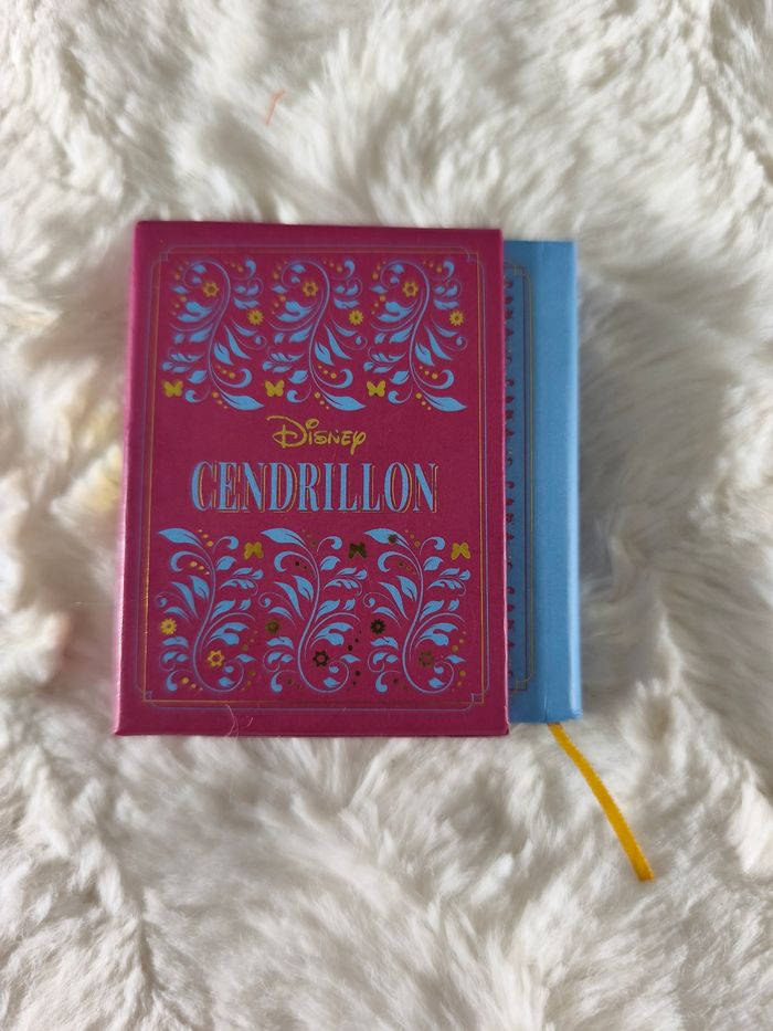 Cendrillon livre miniature Disney