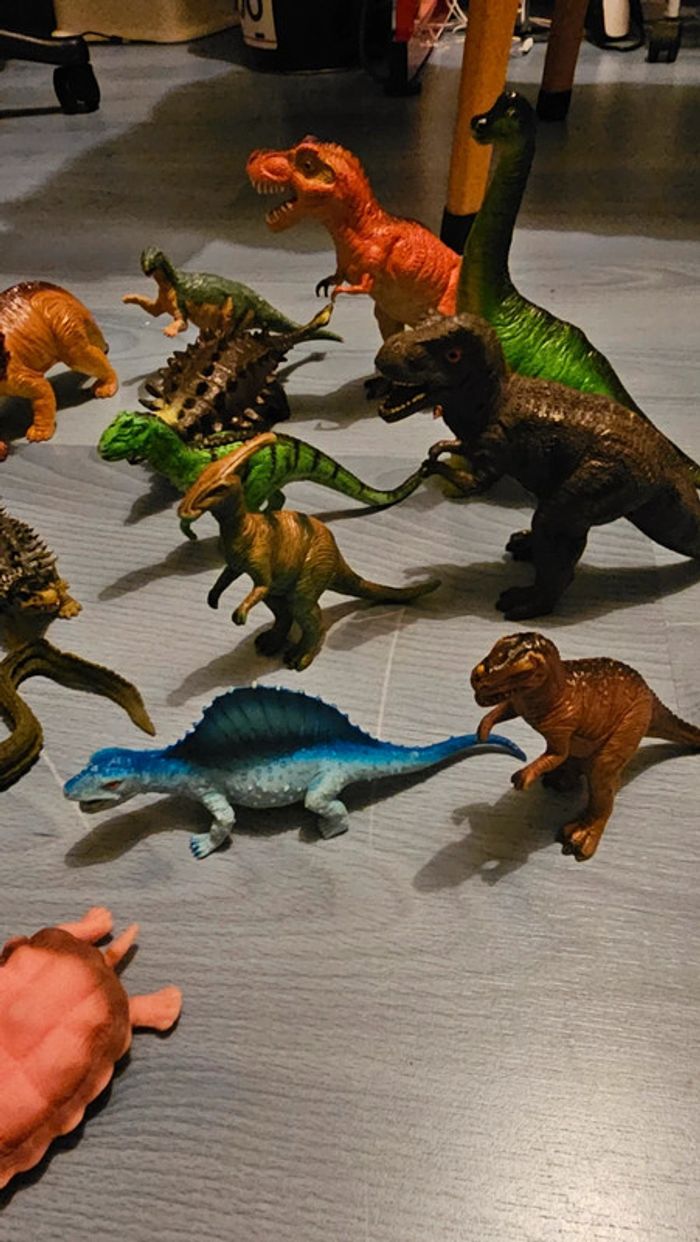Dinosaures en plastique