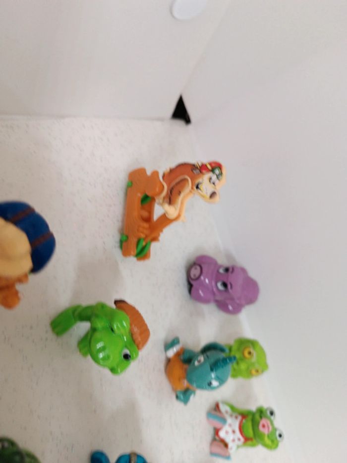 Kinder Ferrero figurine Figure dino lion grenouille requin pingouin tortue hippopotame crocos - photo numéro 10