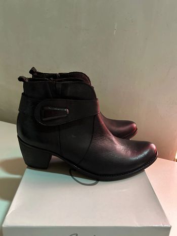 Bottine petits talons cuir noir
