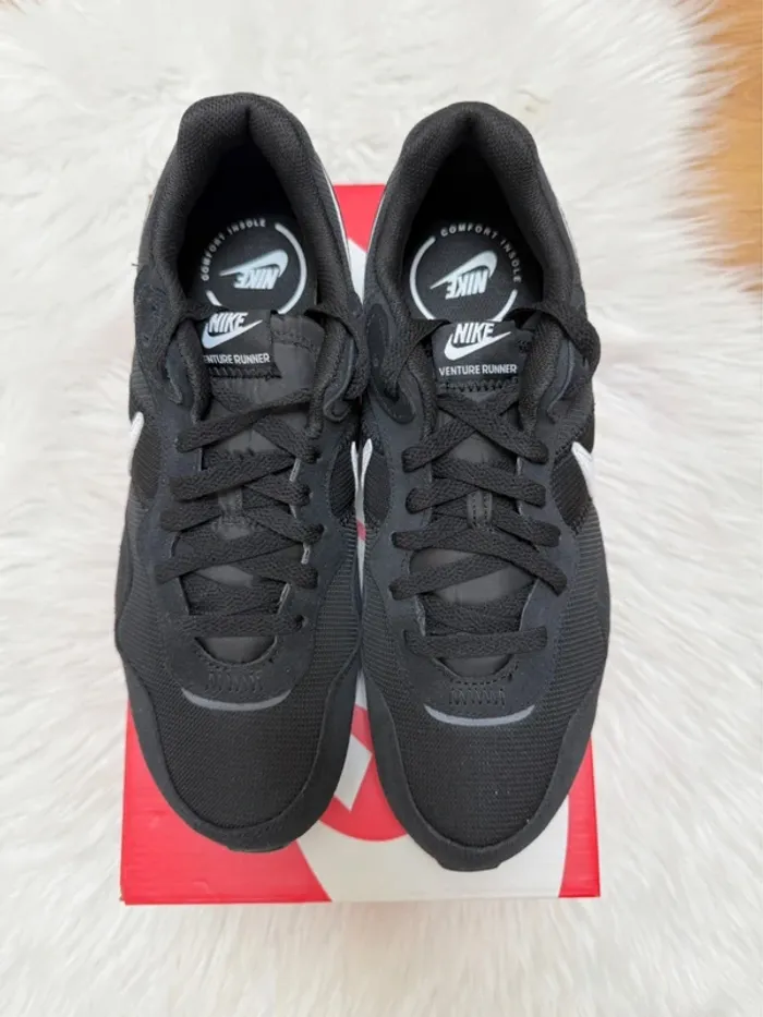 Nike Venture Runner – Taille 44.5 – noir/blanc – Neuf avec étiquette - photo numéro 8