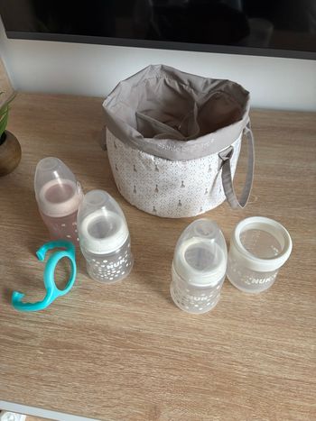 Lot 4 biberons nuk et rangement en tissu Sophie la girafe bébé