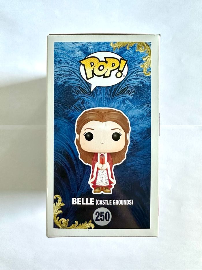 Figurine Funko Pop Belle (castle grounds) numéro 250 Beauty and The Beast Disney - photo numéro 4