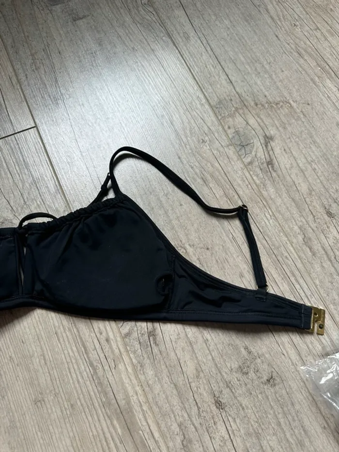 Haut de maillot noir froncé à découpe cut out - photo numéro 6