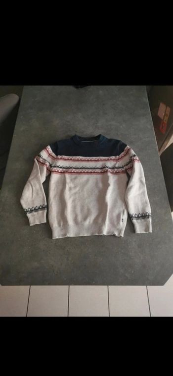 Pull garçon 8 ans. Okaidi.