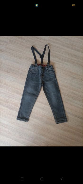 Jean gris a bretelles