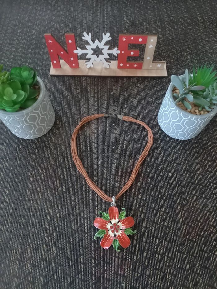 Collier à cordes avec grosses fleur Rouge et verte - photo numéro 2