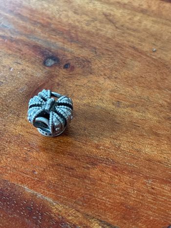 Charm Pandora couronne britannique