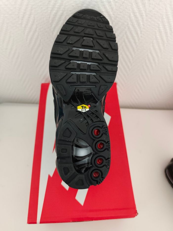 Nike air Max plus taille 43 Neuf avec étiquettes et emballage. - photo numéro 10