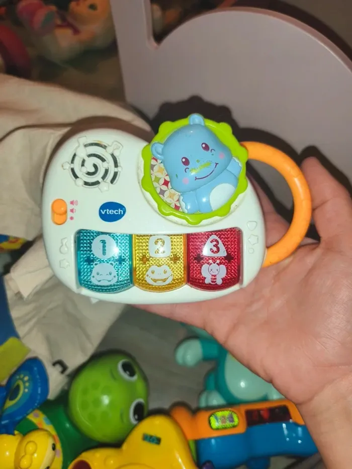 Petit piano hippo marque VTech