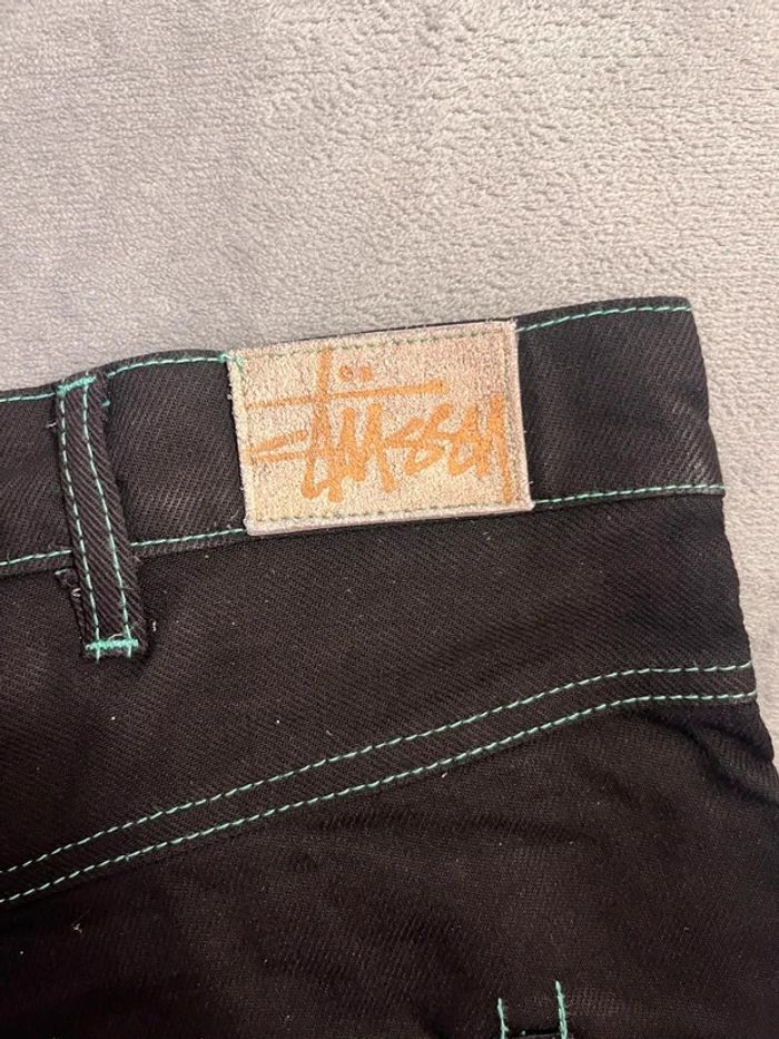 Short/Jort Stussy Black Embroidered Green Forest Big Logo Back – Taille M - photo numéro 6