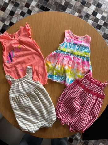 Lit de vêtements bébé fille