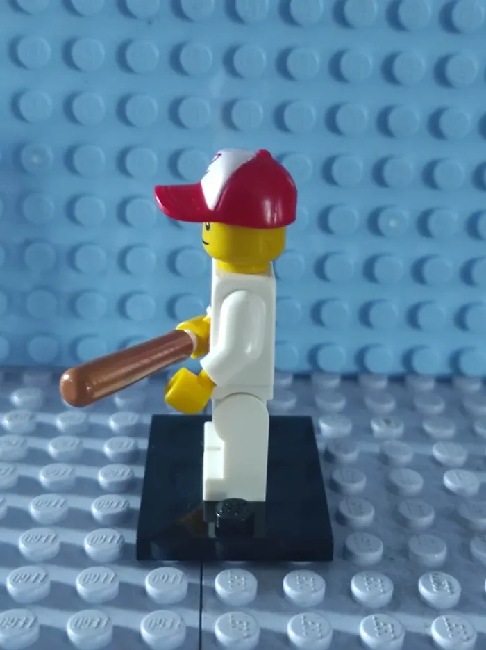 Minifig LEGO Baseball Player, Series 3 (Complete Set with Stand and Accessories) col03-16 E10 - photo numéro 3