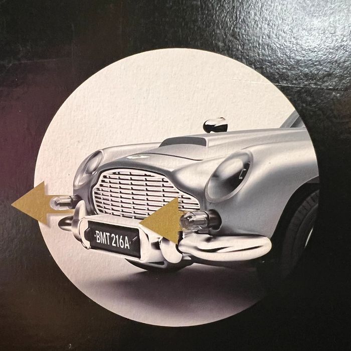 Voiture James Bond 007 Aston Martin DB5 Playmobil dans le film Goldfinger 1964 - photo numéro 9