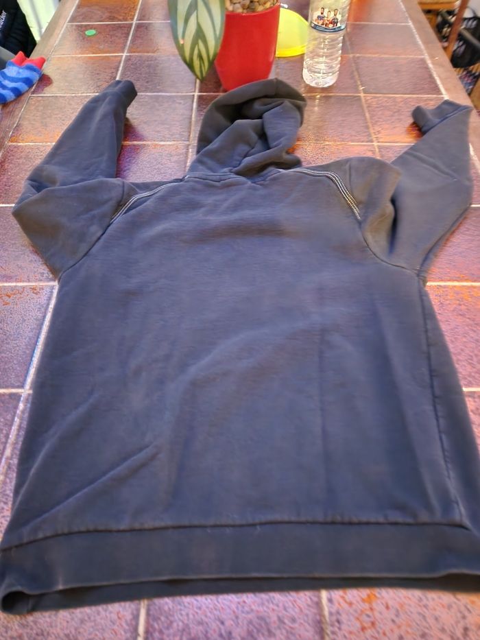 Sweat a capuche - photo numéro 2