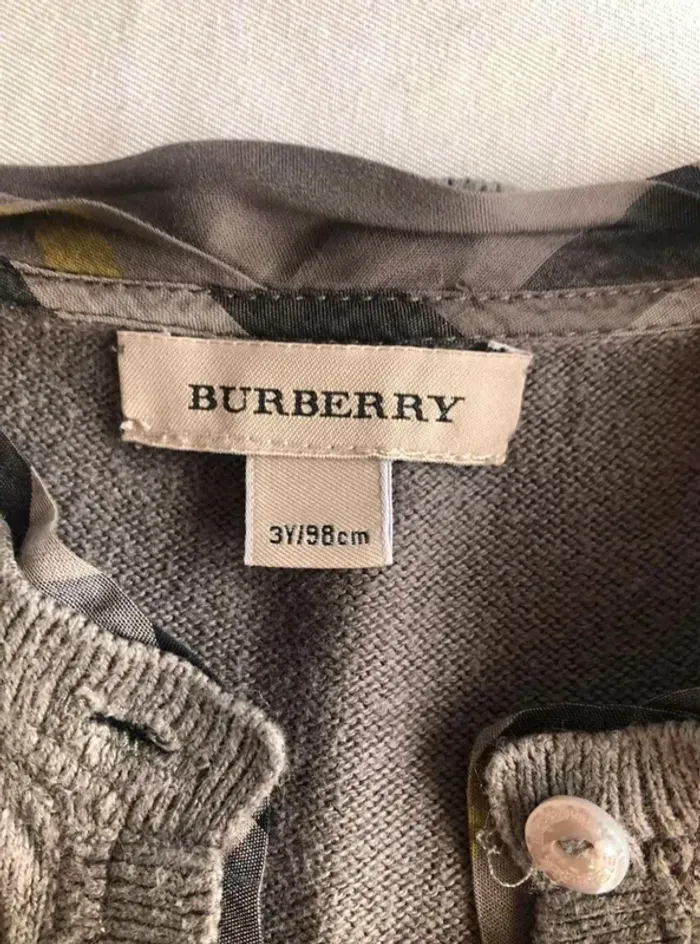 Gilet  Burberry authentique 3 ans  en parfait  état - photo numéro 2