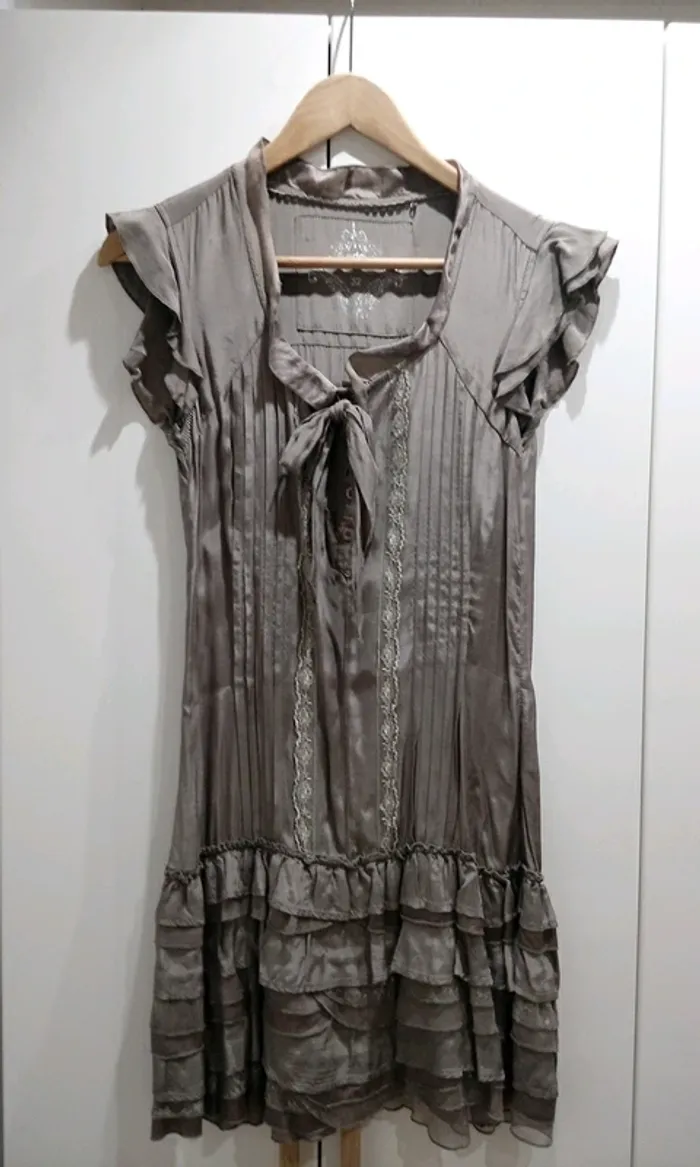 Tunique taupe en coton et soie avec dentelle