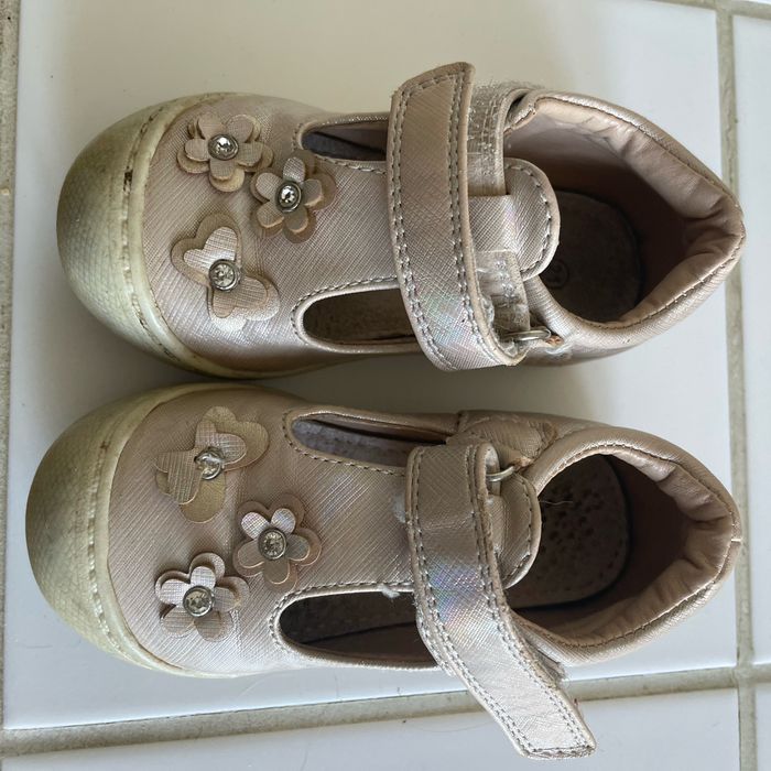 Chaussures irisées rose