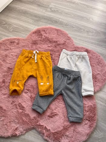 Lot 3 pantalons / jogging bébé fille 6 mois