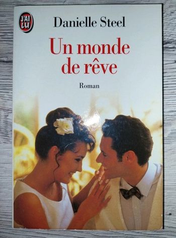 Livre de poche un monde de rêve