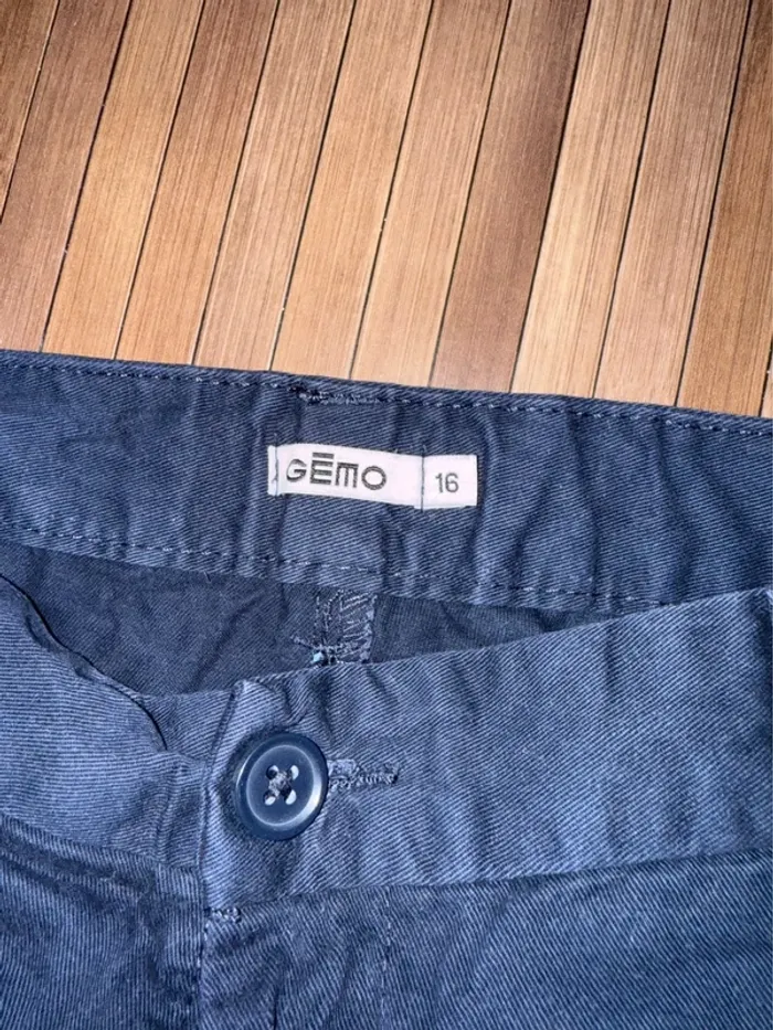 Short bleu marine Gémo taille 16ans - photo numéro 3
