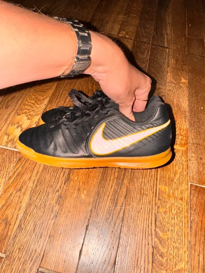 Baskets futsal Nike Taille 33