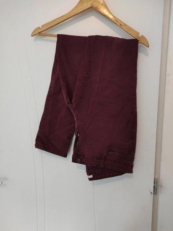 Pantalon en jean camaïeu bordeau