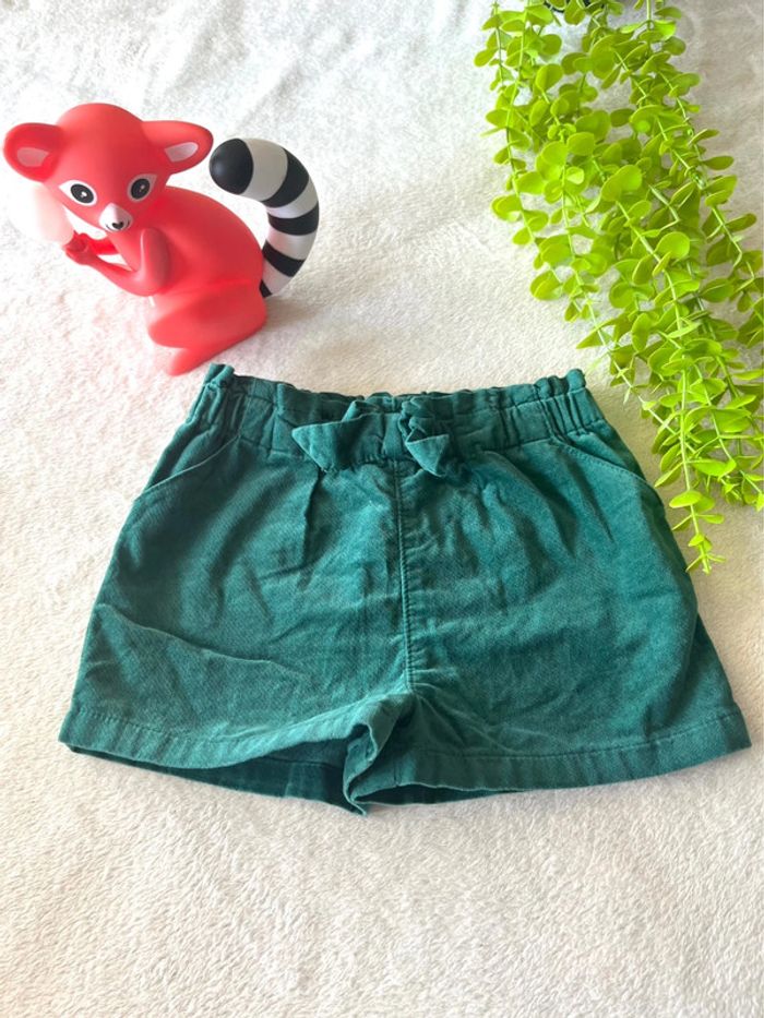 Très beau short pour petite fille