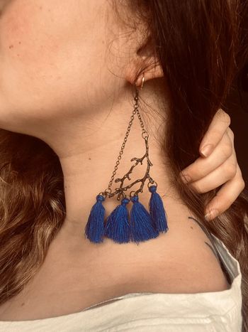 Boucles d’oreilles avec pompons bleu marine handmade neuf sans étiquette
