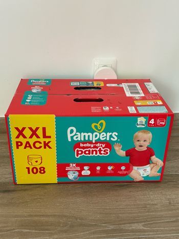 Couche Pampers pants taille 4 neuf