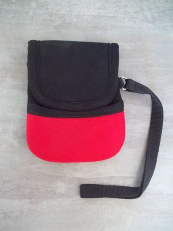 pochette pour ceinture noire et rouge (Access3)