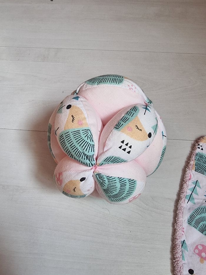 Ensemble balle prehe, hochet et bavoir - photo numéro 3