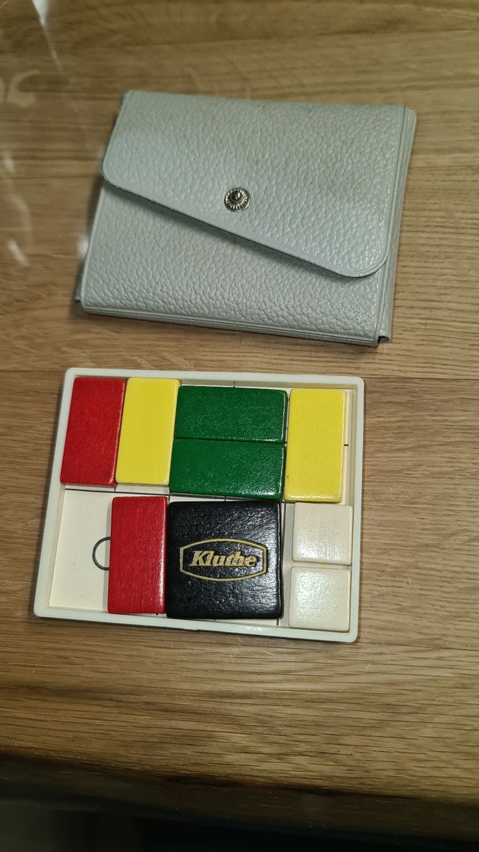 Petit jeu en bois avec sa pochette