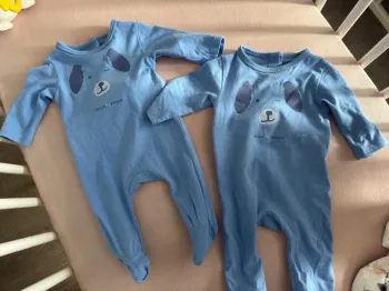 2 pyjamas bébés