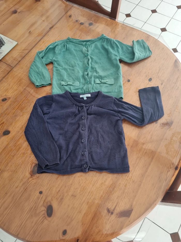 2 gilets filles 18 mois