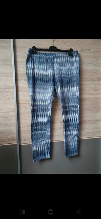 Legging / pantalon taille élastique.