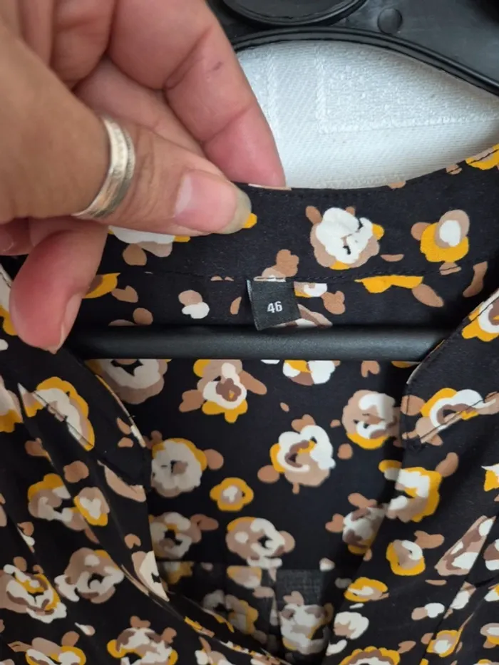 blouse à fleurs taille 46 - photo numéro 2