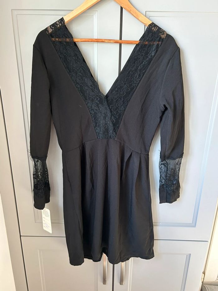 Robe noire dentelle dos