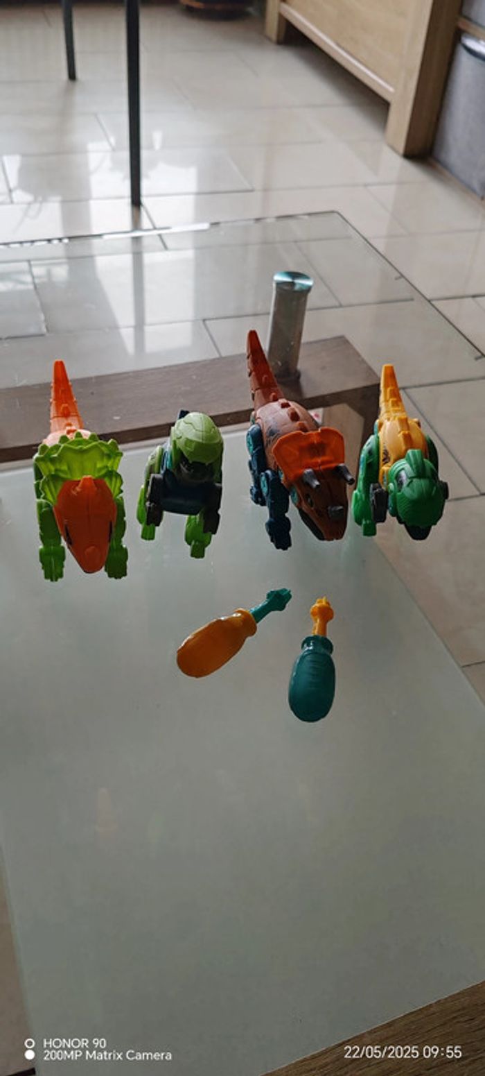 4 dinosaure modulable avec les 2 tournevis