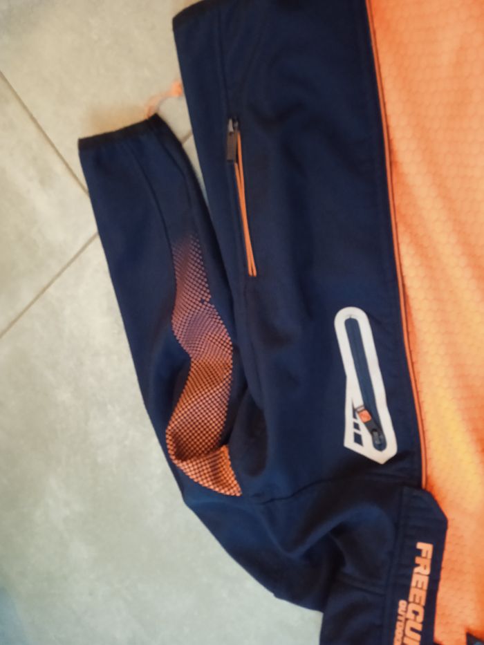 veste à capuche en très bon état freegun - photo numéro 4