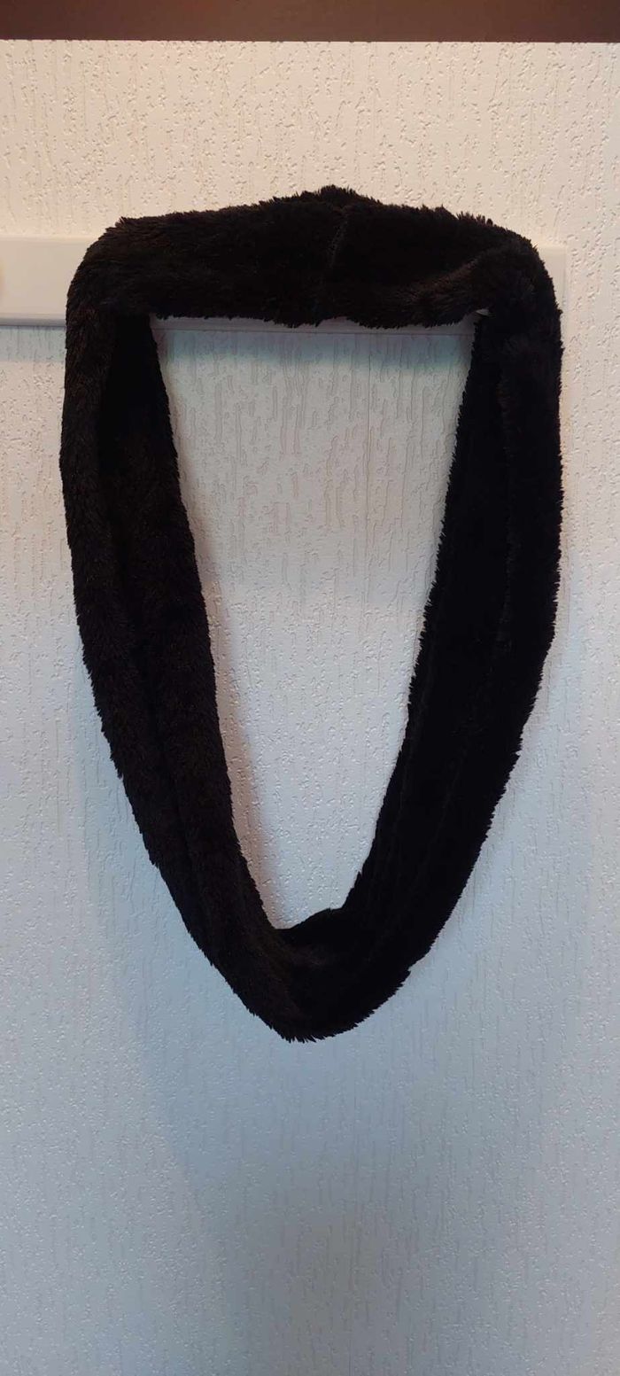 Jolie écharpe tour de cou femme fourrure noire très bon état