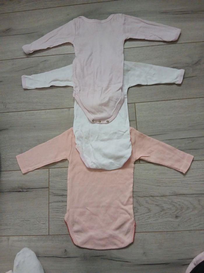 Lots bodies manches longues ~ Petit Bateau ~ 6mois (67cm) - photo numéro 2