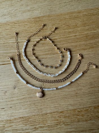 Lot 4 bracelets neufs