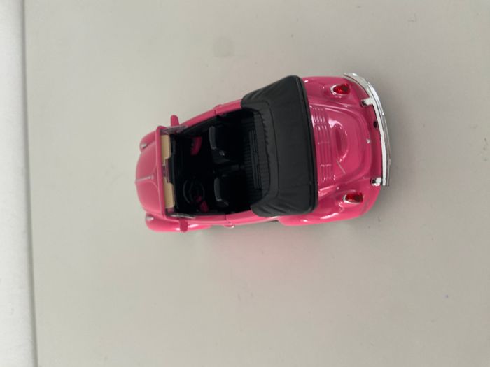 Voiture de collection volskwagen Beetle rose - photo numéro 4
