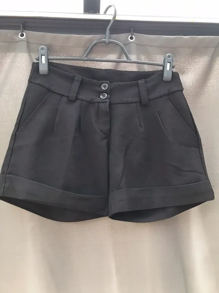 Short noir