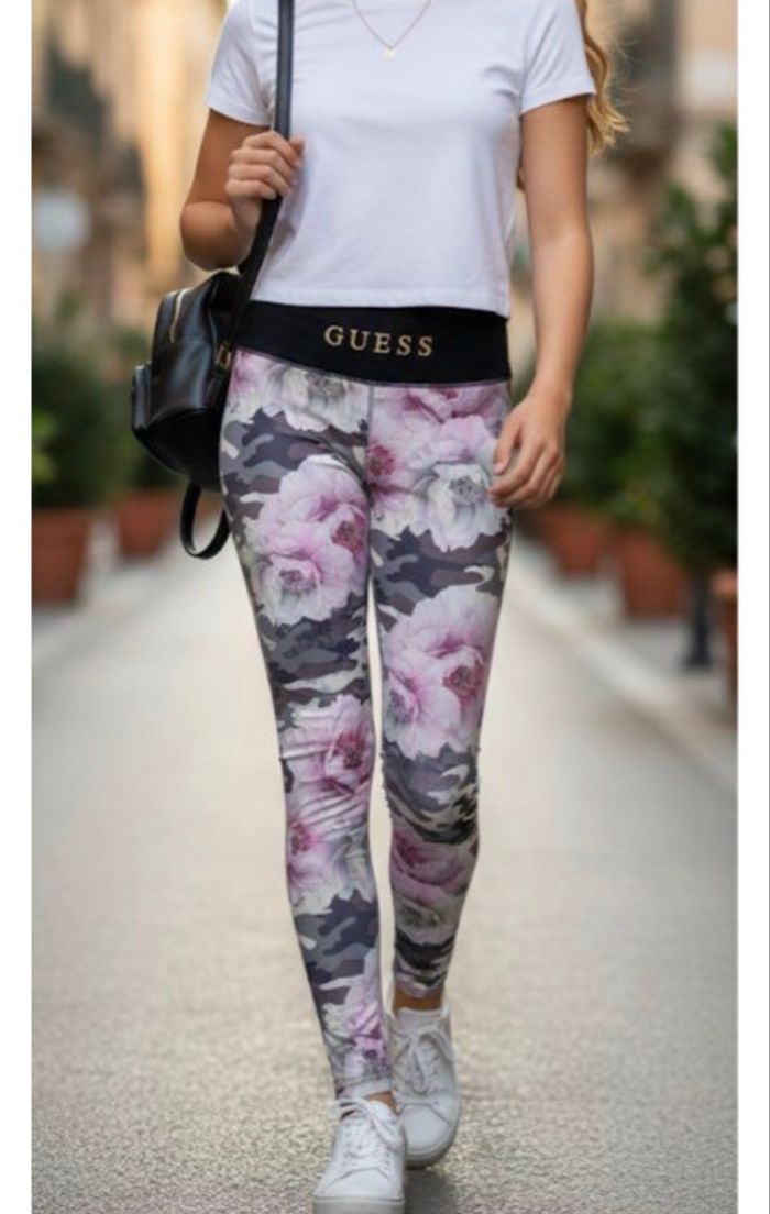 Legging motif militaire et fleuris Guess 16 ans - photo numéro 1